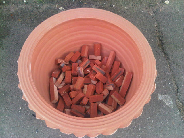 Made on the Isle of Wight! Isle of Wight genuine clay miniature bricks (cut from old IW reclaimed bricks) combined with York Handmade Brick Yorkshire made miniature 'terracotta' bricks.